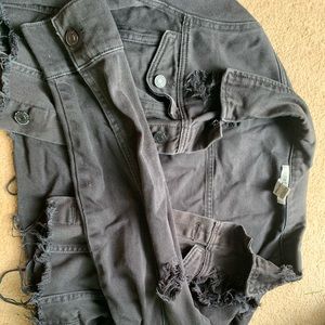 ❌SOLD!!❌Distress black cropped denim jacket